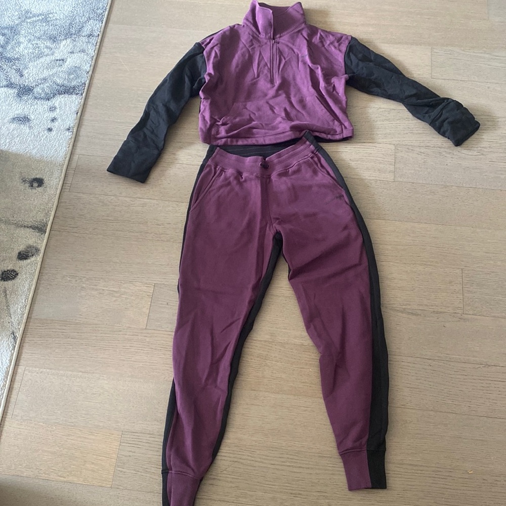 Adorable color block Sweatpants Set. Size S. only worn once!